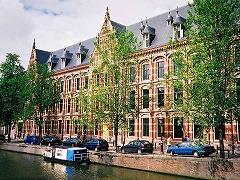 アムステルダムのシンゲル運河内の17世紀の環状運河地区 Seventeenth-century canal ring area of Amsterdam inside the Singelgracht